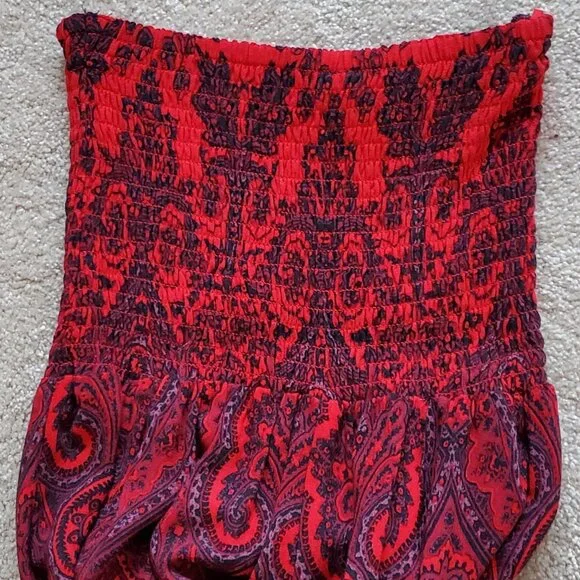 Free People Flowered Red Pleated Strapless Jumpsuit. Size S/P - Picture 3 of 9